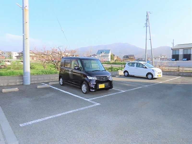 レオパレスミューセントＭＡＹＵ 駐車場