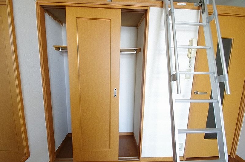 レオパレスメルツェⅣ 収納