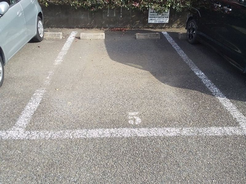 レオパレス白山 駐車場