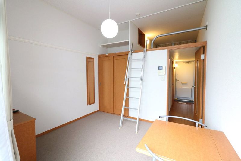 レオパレス妙法寺 居間