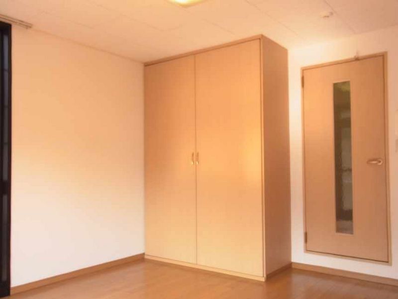 レオパレスシャンテ四之宮 居間