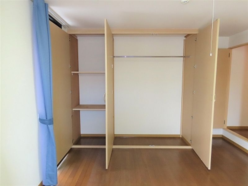 レオパレススミサカ 収納