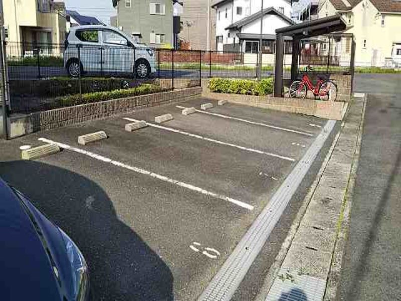 レオパレス本鳥栖 駐車場