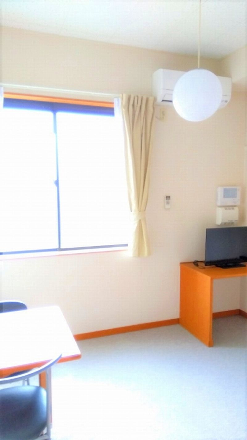 レオパレスカームヒルズ 居間