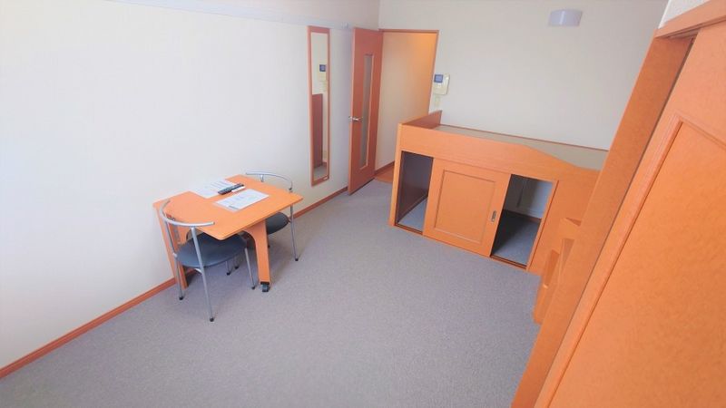 レオパレスシャンテ 居間