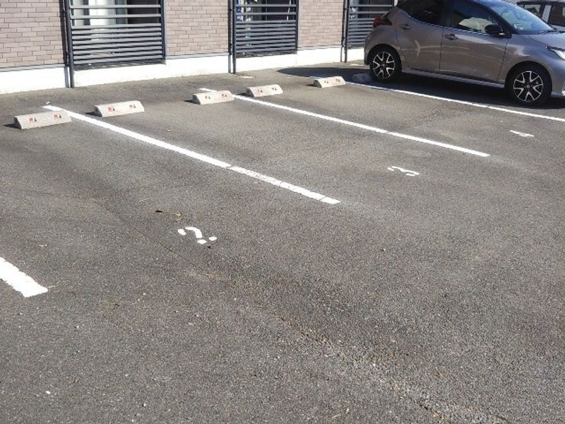 レオネクスト長畑 駐車場