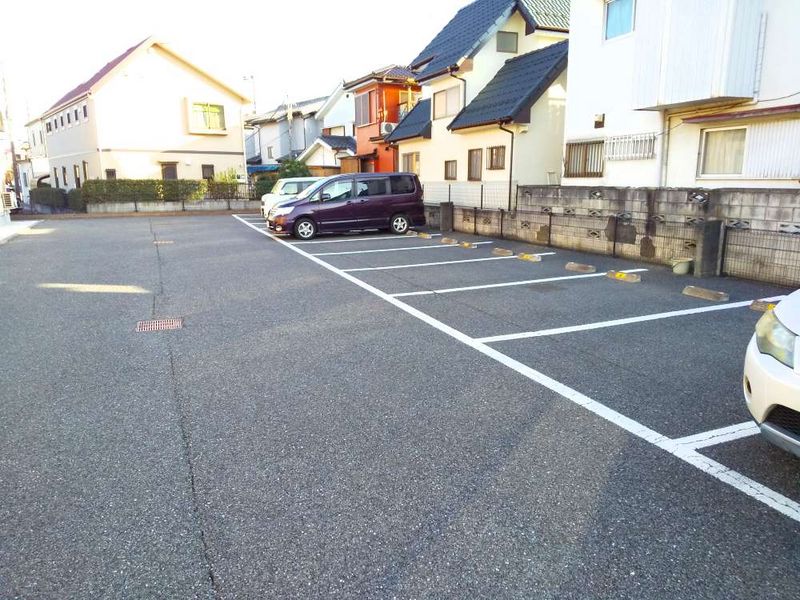 レオネクストラ　ファミーユ 駐車場