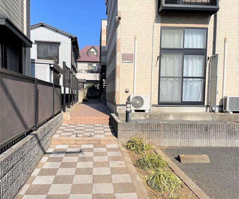 レオパレスワールド山中 エントランス