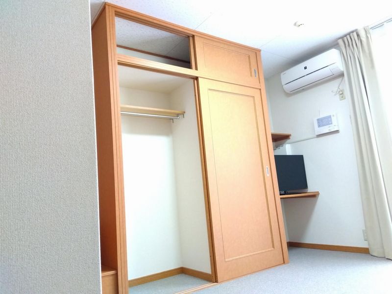 レオパレスＣａｒｔｉｅｒ勅使Ｋ 収納