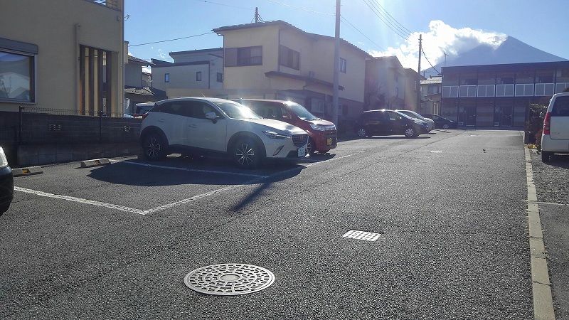 レオパレスカンファタブル 駐車場