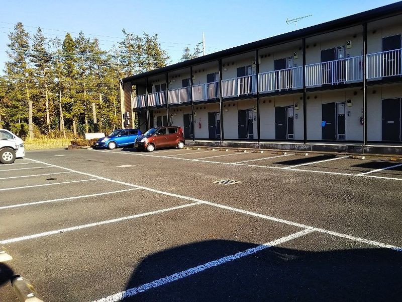 レオパレスさくらｃ 駐車場