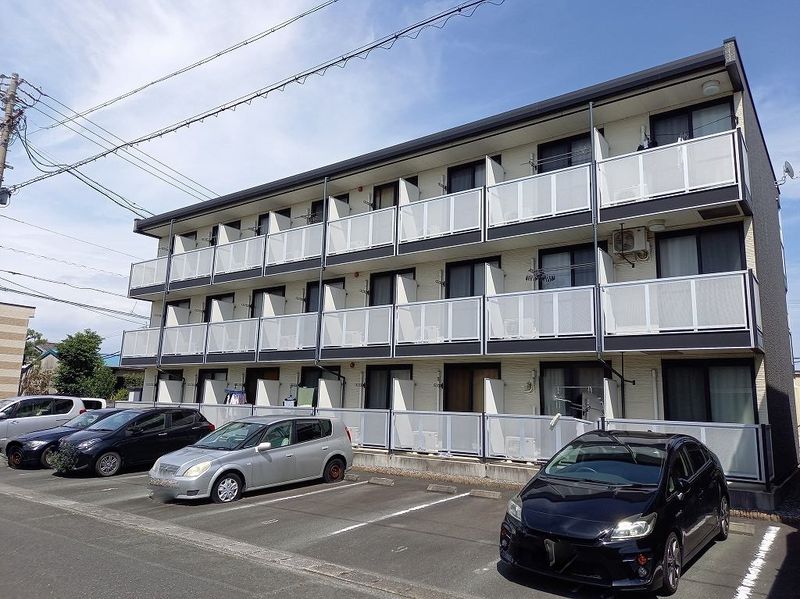 レオパレスロイヤルパーム 駐車場