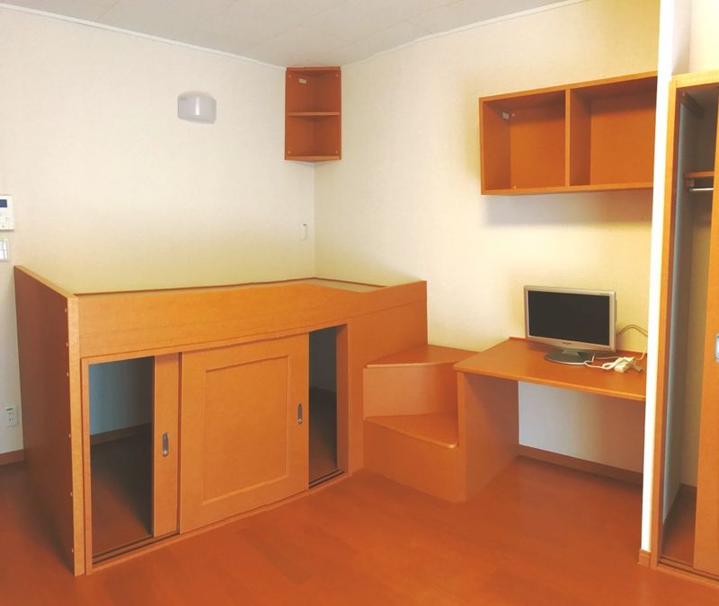 レオパレス今泉 居間