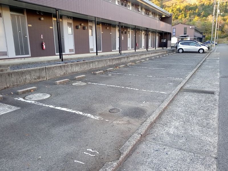 レオパレスきじの里Ｂ 駐車場