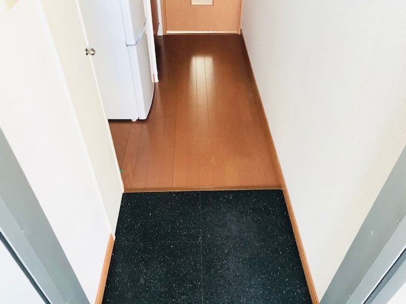 レオパレス駒場 玄関