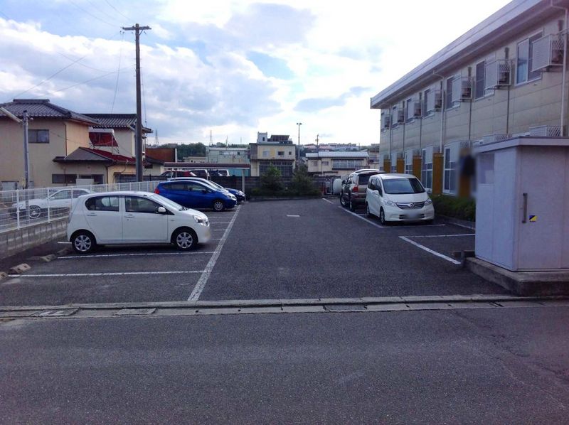 レオパレスシャンティ 駐車場