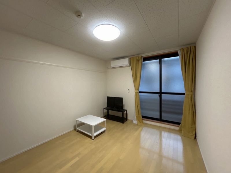 レオパレスウイングコートヤチヨ 居間