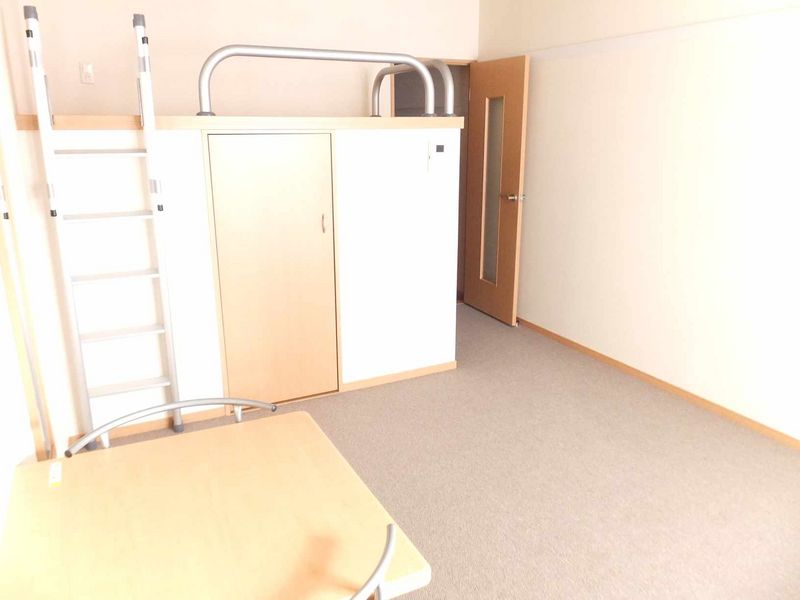 レオパレスセンター　ヴィレッジ 居間