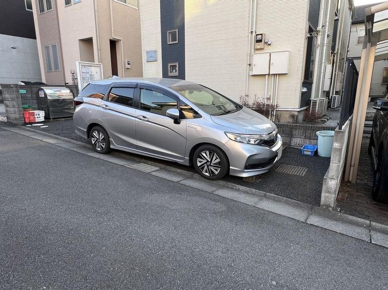 LEONEXT Armillage 停车场