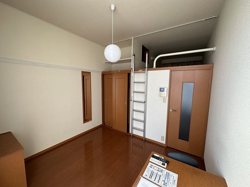 レオパレスわかくさ 寝室