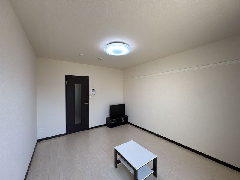 レオネクストライフ高坂 居間