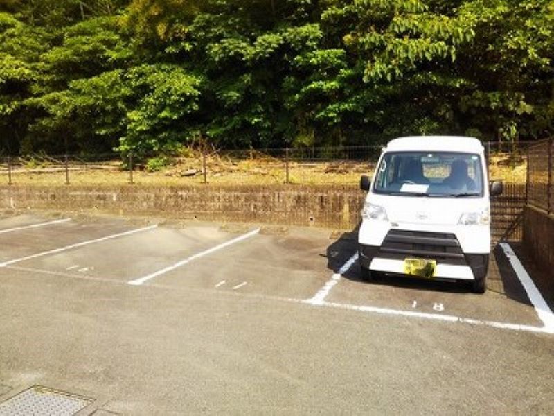 レオパレス日の隈 駐車場
