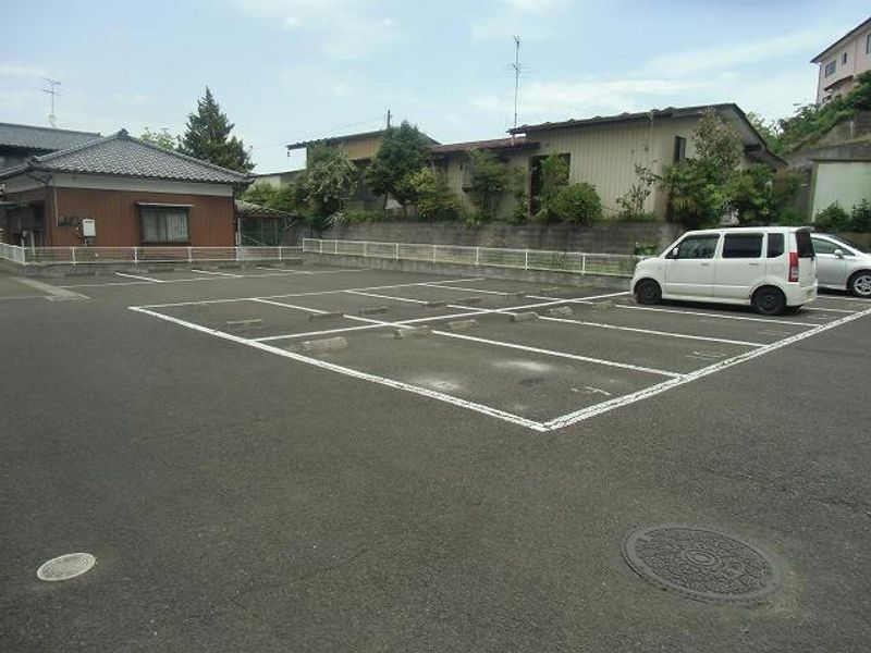 レオパレス玉川 駐車場
