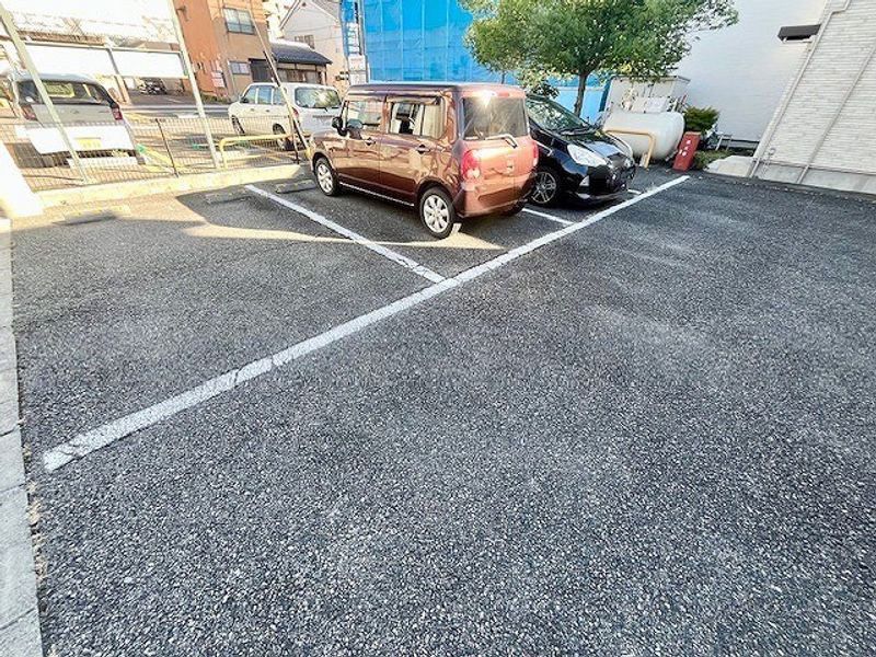 レオパレス東町 駐車場