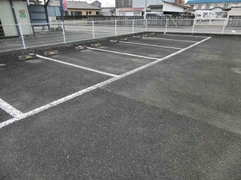 レオパレスノース　マーシュ３０ 駐車場