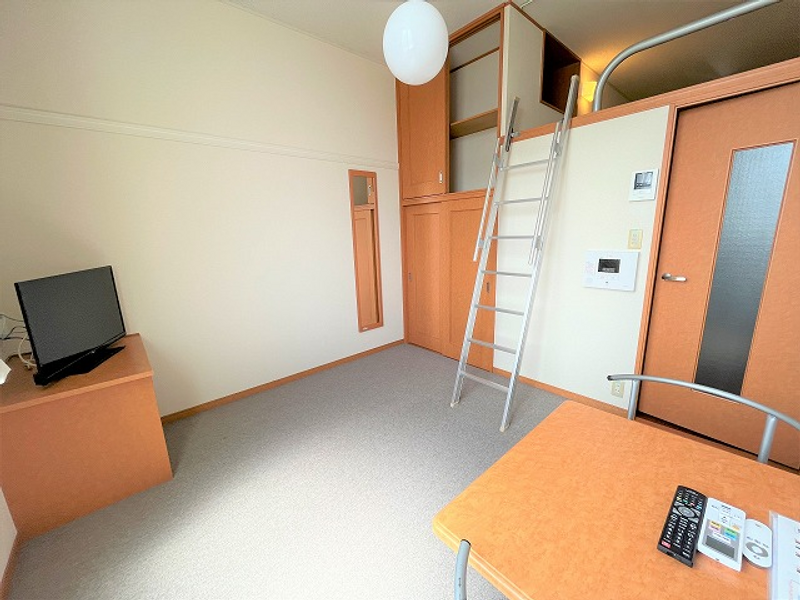 レオパレスコスタモール 居間