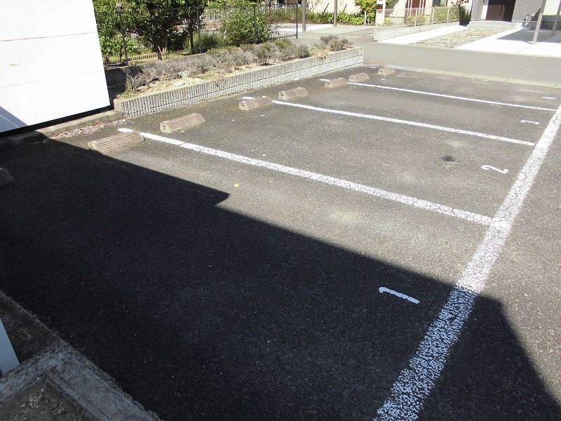 レオパレス福島北 駐車場