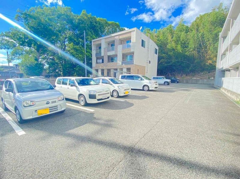 レオパレス雅 駐車場