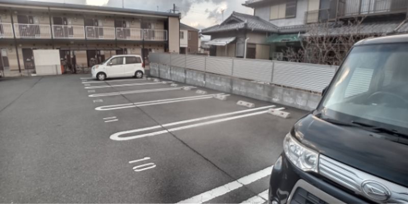 レオパレスさくら 駐車場
