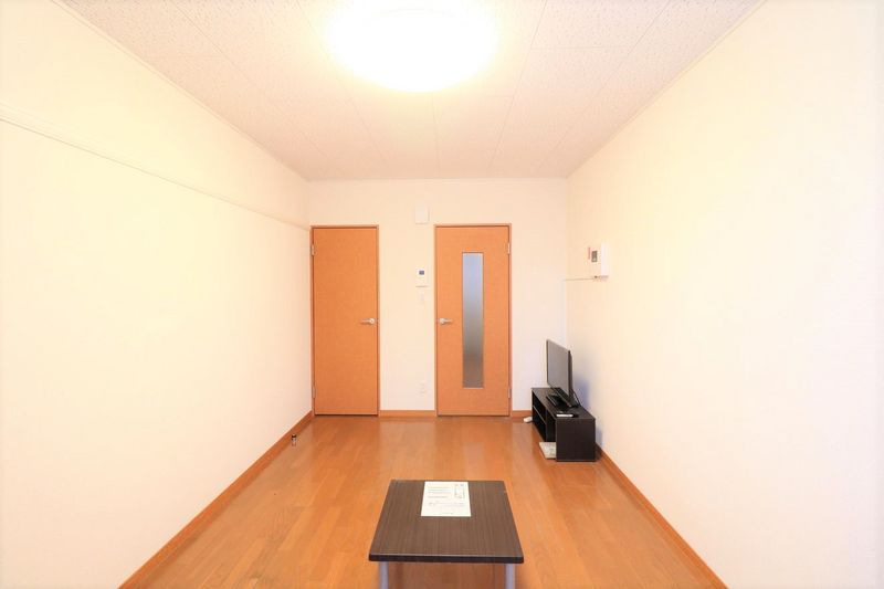 レオパレス山科御陵 居間