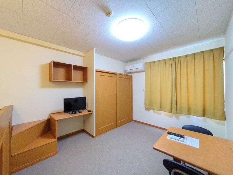 レオパレストホリ 居間