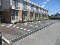 レオパレスエタール 駐車場