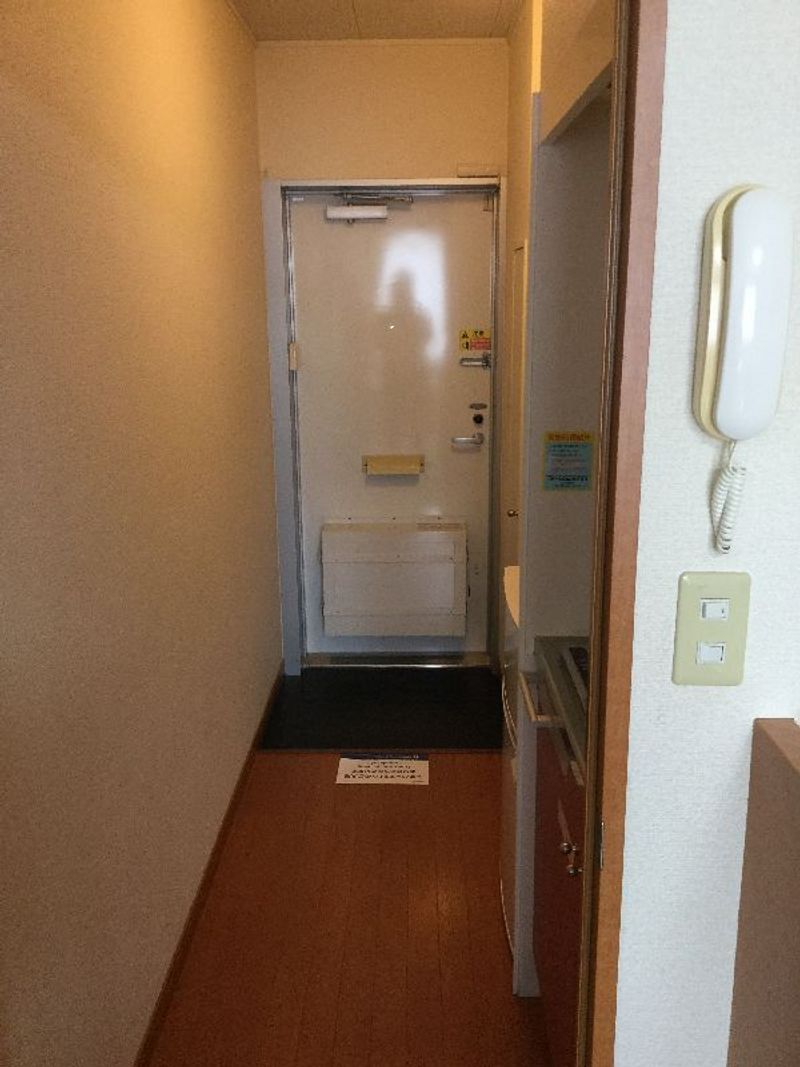 レオパレスポセイドン 玄関