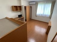 レオパレスリラ　クレール 収納