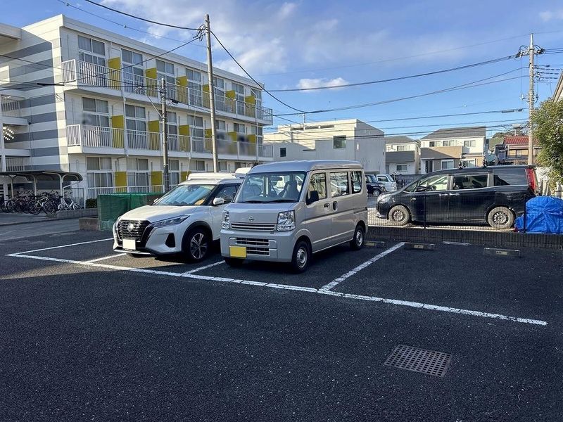 レオパレスホープ 駐車場