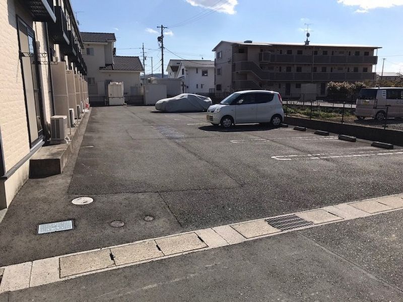 レオパレスＴＫＮⅡ 駐車場