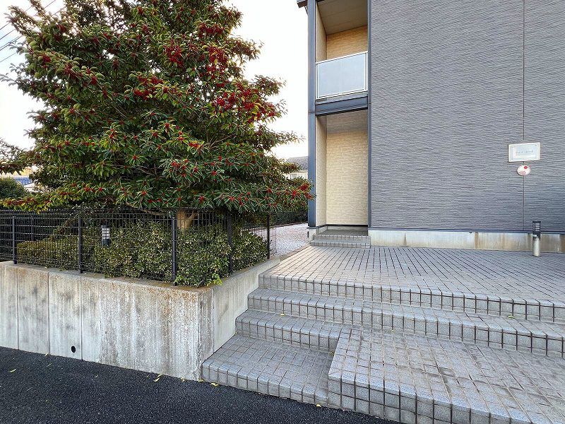レオパレスアビイ　ロード エントランス