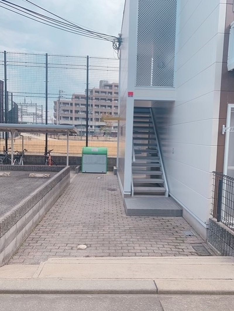 レオパレスプレリュード エントランス