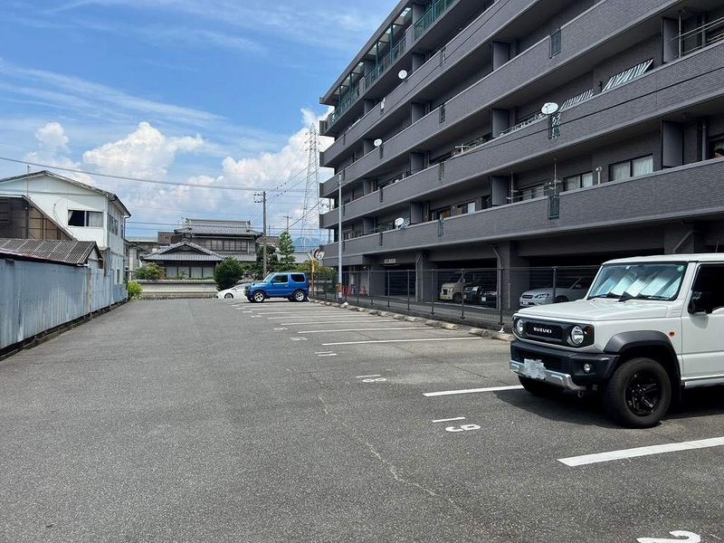 レオパレスシグマ戸坂 駐車場