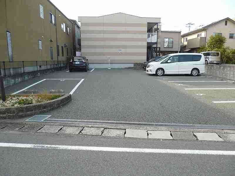 レオパレス３Ｋ 駐車場