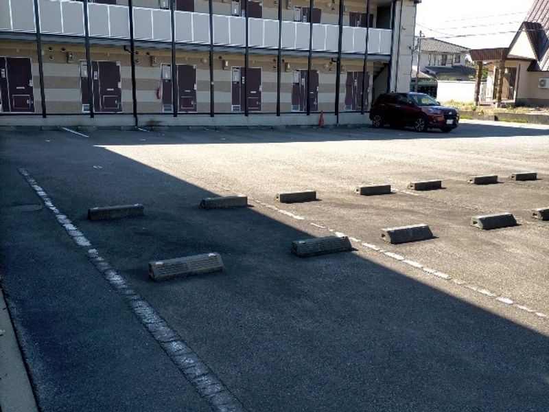 レオパレスボヌール 駐車場