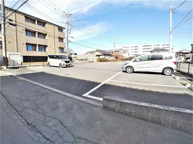 レオネクストセレーネ 駐車場
