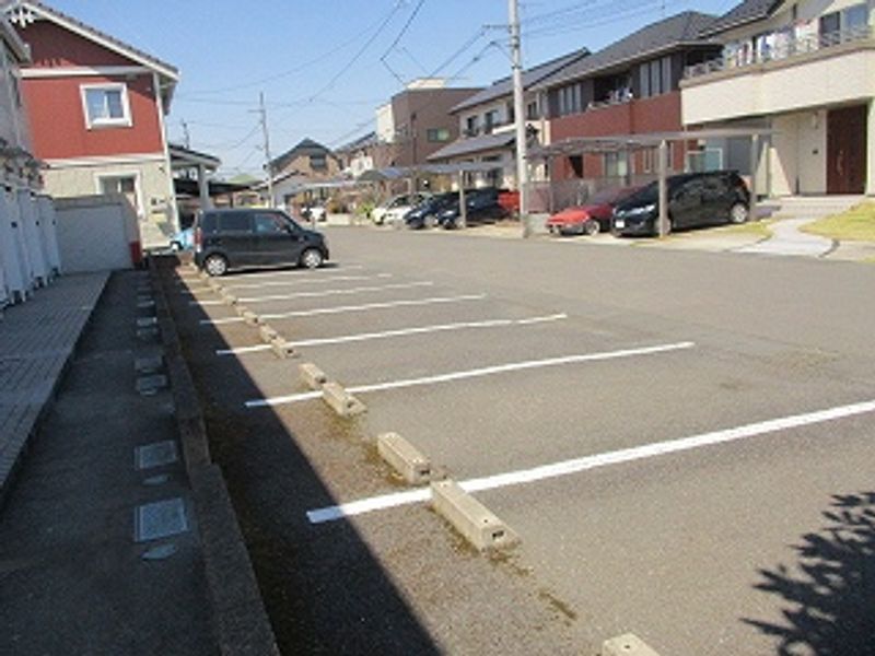 レオパレスクレール・ド・シエル 駐車場