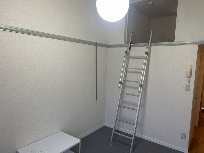 レオパレスせいざん 居間
