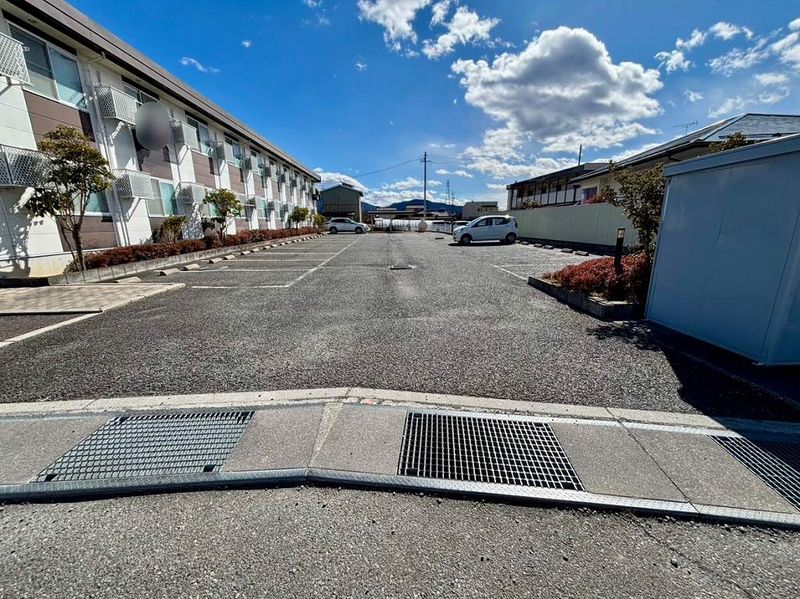 レオパレスグリーンライン 駐車場