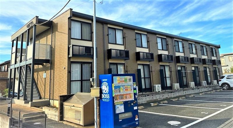 レオパレスロワール郡本 駐車場